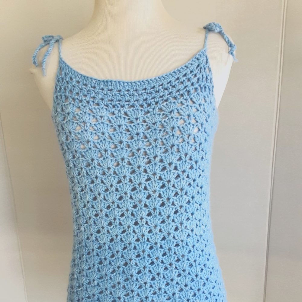 HANDMADE SKY BLUE SCALLOPED CROCHET TANK TOP SZ S/M